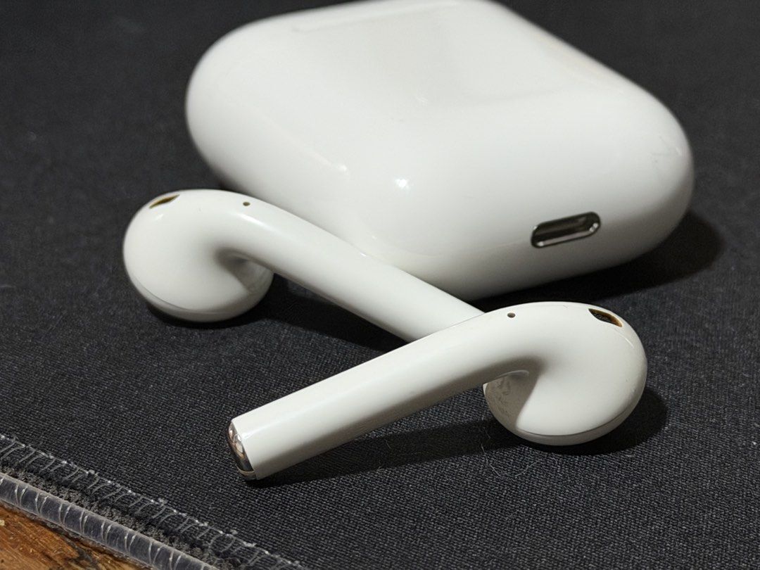 Apple AirPods with Charging Case (Category: Earphones) located in Paranaque City. Submitted by epicwater_cf0364 (Listing ID 1467851697, Image 2). Description: - Authentic Apple wireless earbuds and charging case (White) - Fully functional for daily music and calls - Exterior shows minor surface scuffs from normal use - Charging port is 100% working.