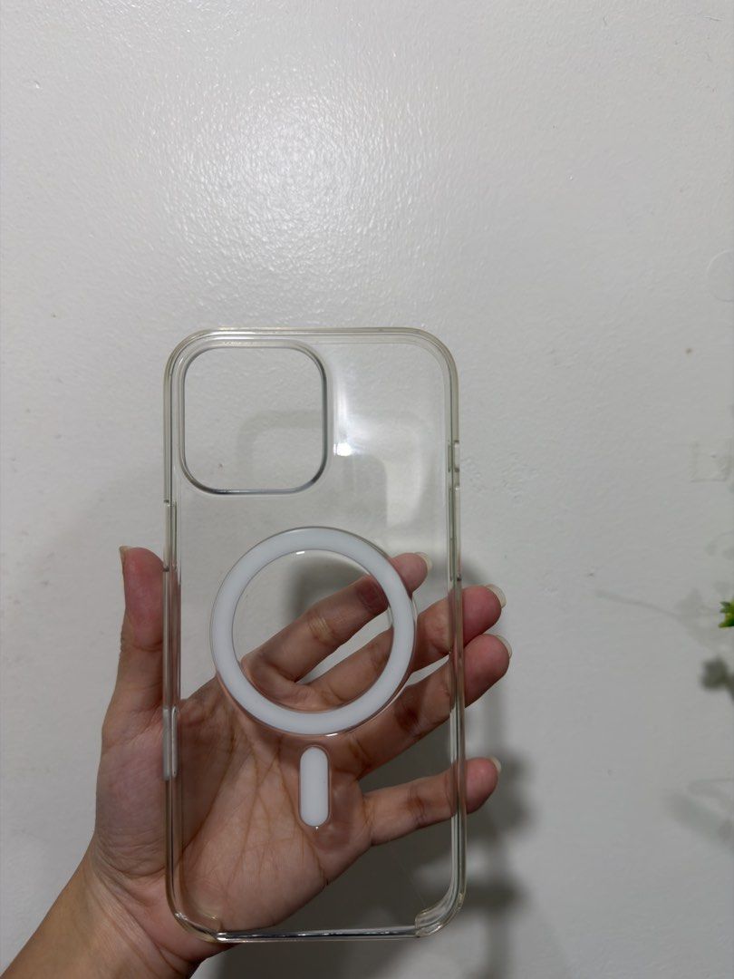 Apple clear case Iphone 16 pro max (Category: Cases & Sleeves) located in Manila. Submitted by andrreamae (Listing ID 1467934488, Image 2). Description: - Compatible Model: iPhone 16 Pro Max - Type: Apple Clear Case with MagSafe - Design: Transparent, shows original phone color - Features: Built-in MagSafe ring for fast wireless charging, precise cutouts for buttons and ports.