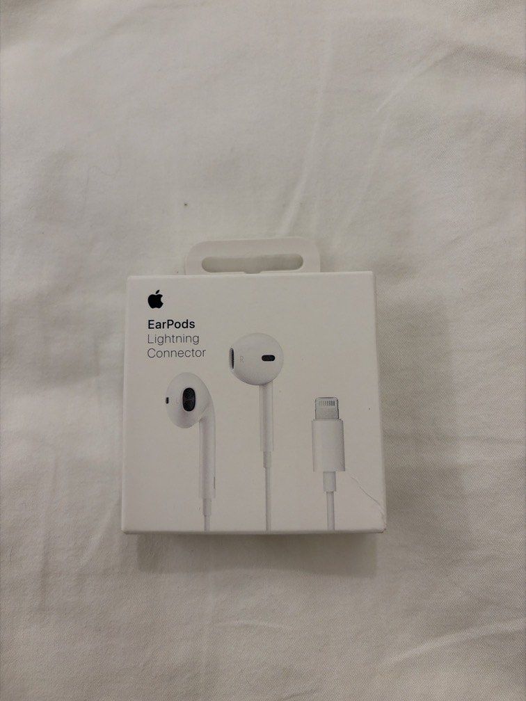 Apple EarPods | Lightning connector (Category: Headphones & Headsets) located in Manila. Submitted by niks.fits (Listing ID 1467981783, Image 1). Description: RFS: bought wrong connector.