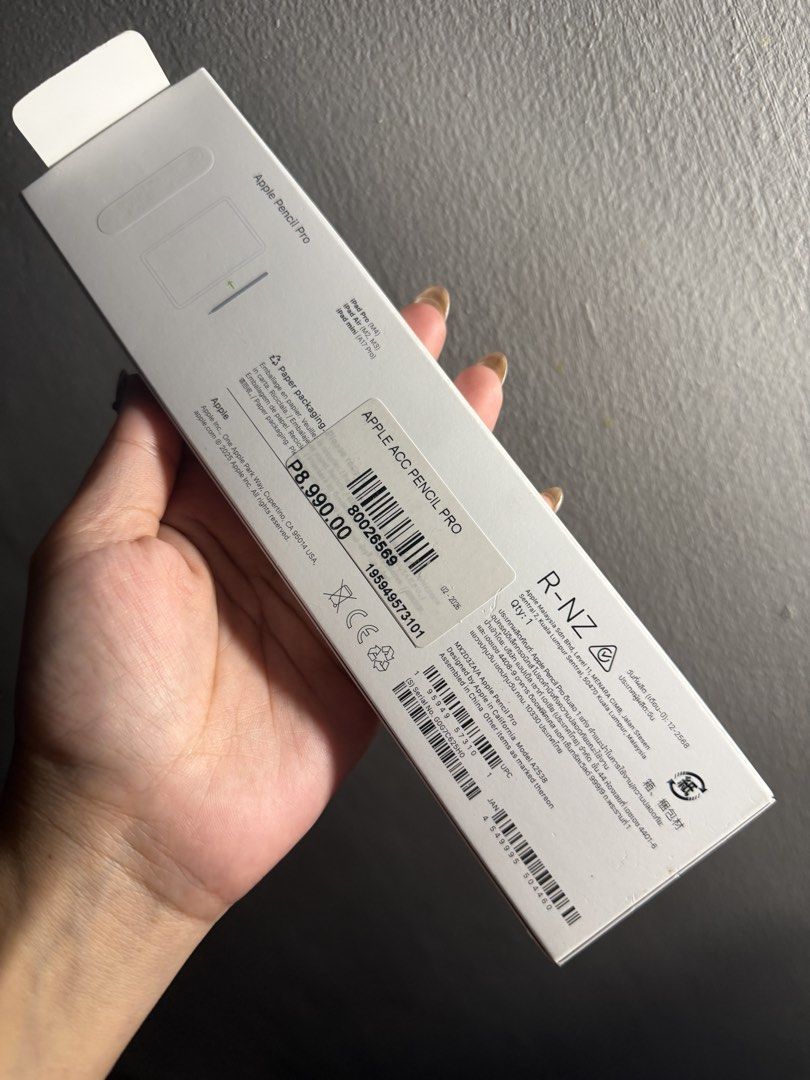 Apple Pencil Pro (Category: Other Gadgets) located in Valenzuela. Submitted by ell.cie (Listing ID 1467943039, Image 3). Description: Very New With completely set And receipt.