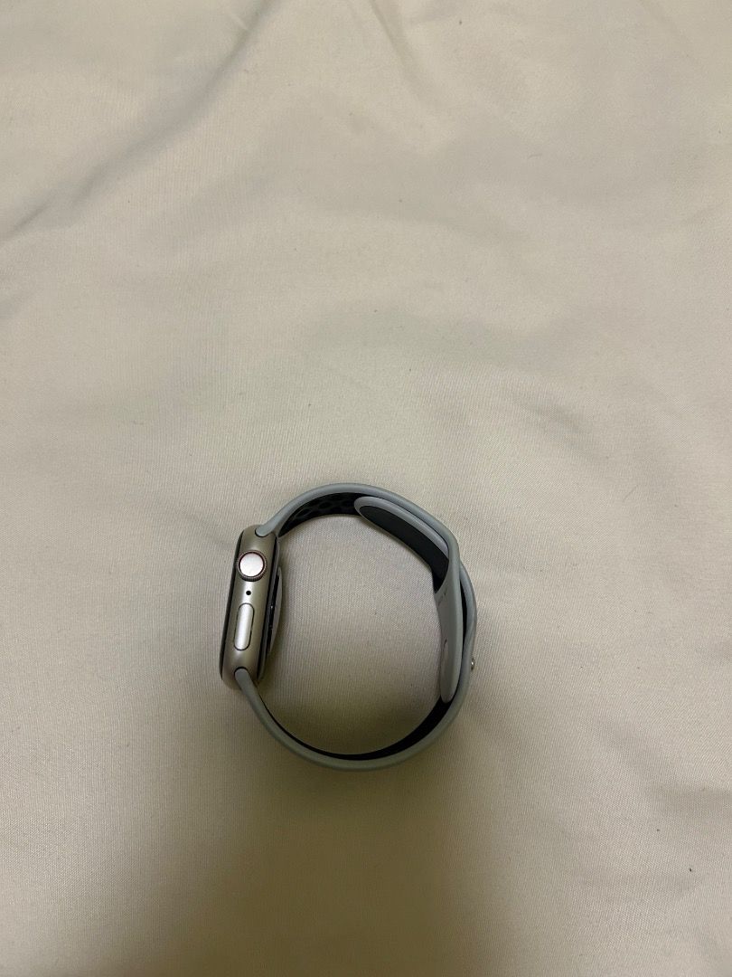 Apple Watch (Category: Wearables & Smart Watches) located in Caloocan City. Submitted by youngtree_76a379 (Listing ID 1467939329, Image 2). Description: FS Apple Watch S7 84bh GPS +Cellular (41 MM) 32gb comes with charger no box. Updated to 26.6 iOS issue with small scratches on screen and left side but still on good condition. .