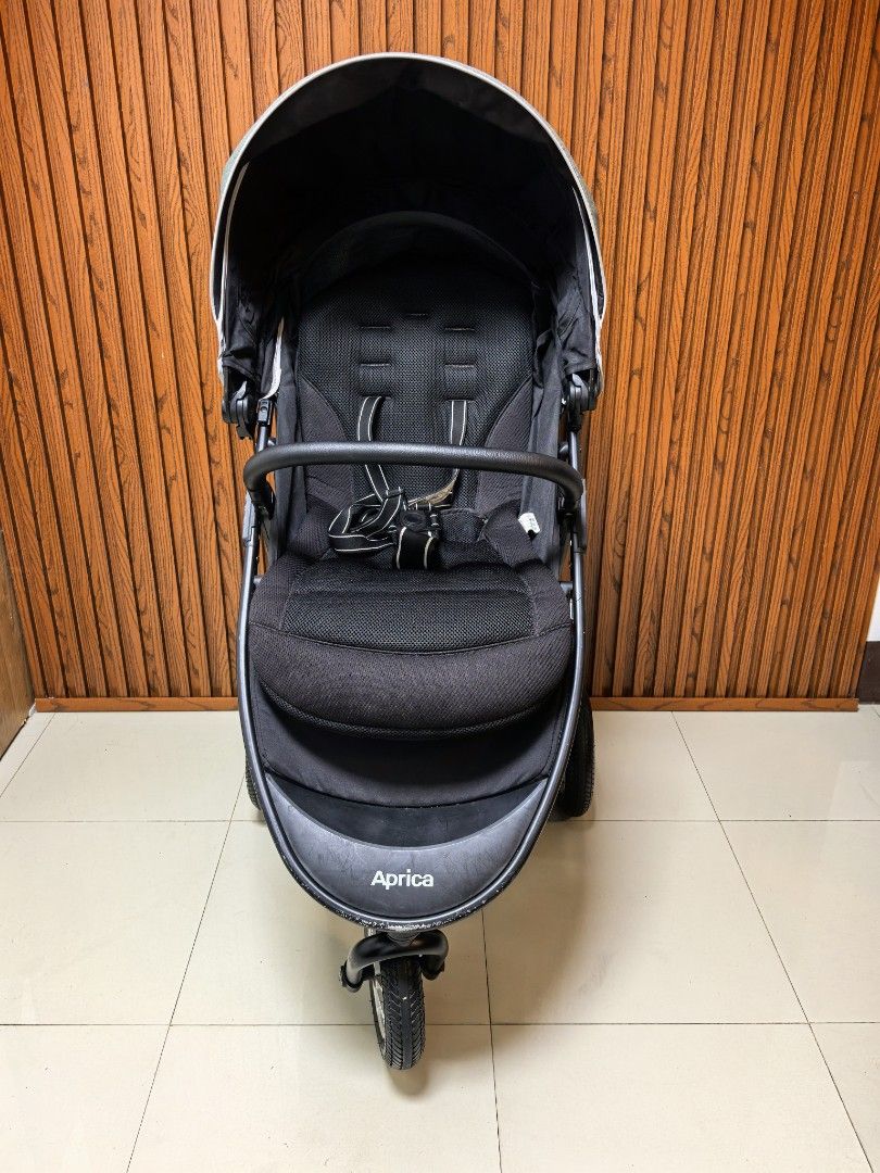 Aprica smoove 🛞 (Category: Strollers) located in Manila. Submitted by miradoming32070 (Listing ID 1467923037, Image 1). Description: Aprica smoove 🛞 ➡️ Newborn to toddler ➡️ Fully recline ➡️ Adjustable seat ➡️ High seat ➡️ Jogger stroller ➡️ For your heavy baby ➡️ Compact fold Like new condition Loc :bagumbong caloocan.