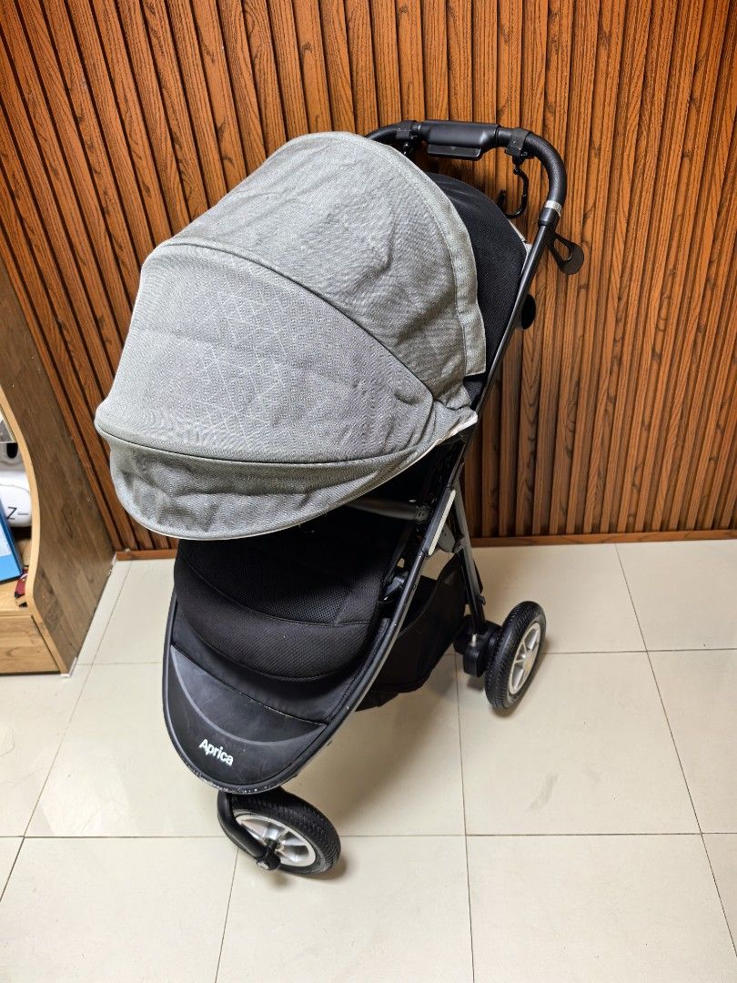 Aprica smoove 🛞 (Category: Strollers) located in Manila. Submitted by miradoming32070 (Listing ID 1467923037, Image 2). Description: Aprica smoove 🛞 ➡️ Newborn to toddler ➡️ Fully recline ➡️ Adjustable seat ➡️ High seat ➡️ Jogger stroller ➡️ For your heavy baby ➡️ Compact fold Like new condition Loc :bagumbong caloocan.