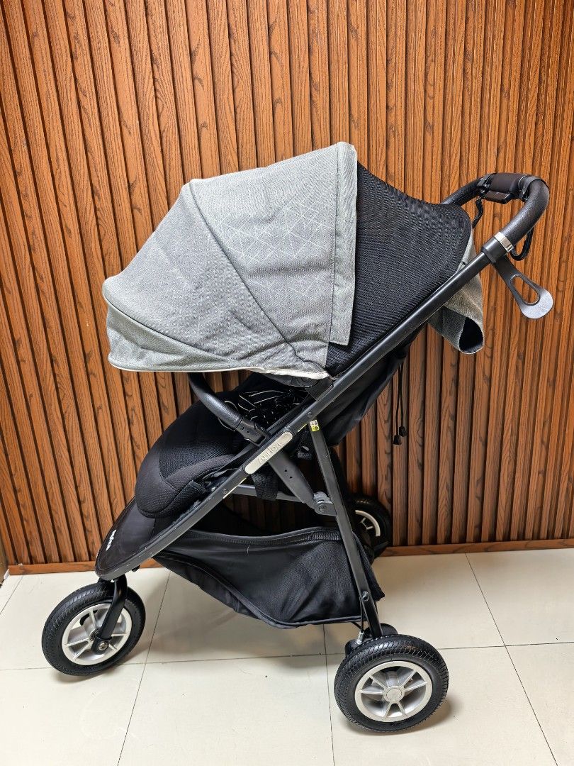 Aprica smoove 🛞 (Category: Strollers) located in Manila. Submitted by miradoming32070 (Listing ID 1467923037, Image 3). Description: Aprica smoove 🛞 ➡️ Newborn to toddler ➡️ Fully recline ➡️ Adjustable seat ➡️ High seat ➡️ Jogger stroller ➡️ For your heavy baby ➡️ Compact fold Like new condition Loc :bagumbong caloocan.