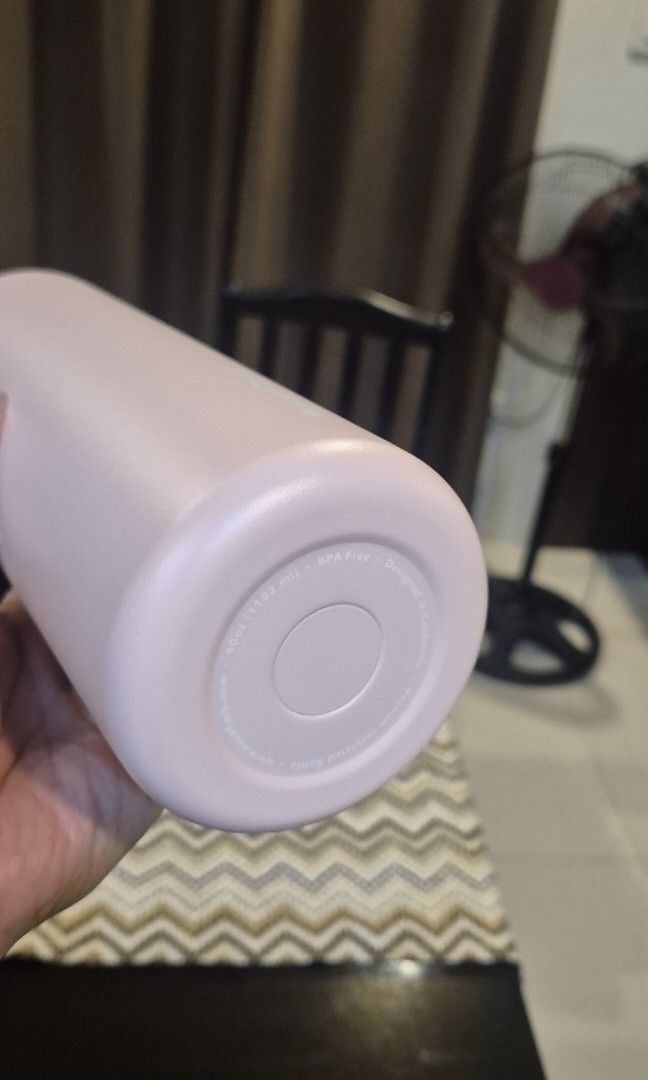 AquaFlask 40oz (Ballet Pink) (Category: Water Bottles & Tumblers) located in San Pedro. Submitted by chris_k19 (Listing ID 1468051998, Image 3). Description: Brand New 100% Aurhentic Meet up San Pedro or Alabang.