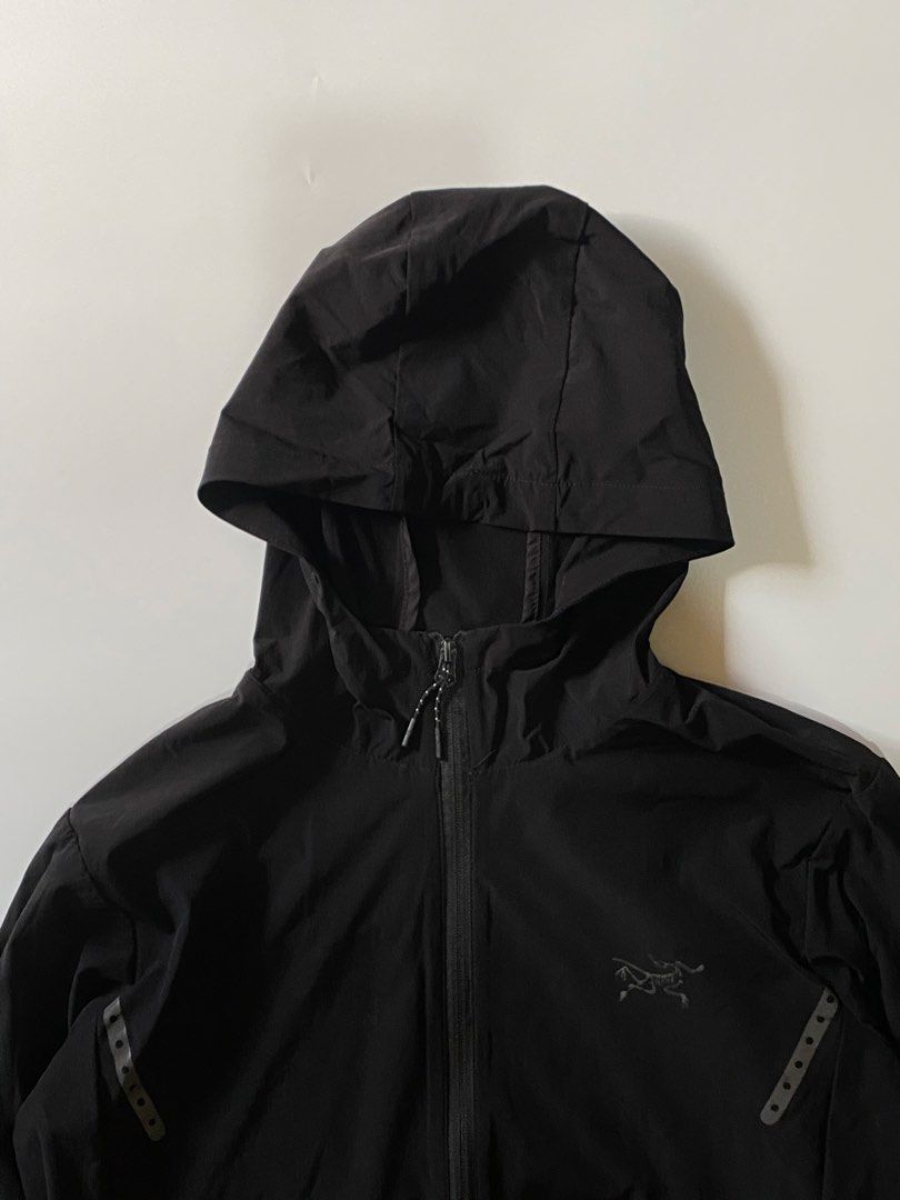 Arc’teryx Outdoor Workout Jacket (Category: Coats, Jackets and Outerwear) located in Manila. Submitted by finofindthisart (Listing ID 1467955183, Image 3). Description: Length 25 Width 21 Measured it by inches Issue: N/A This is a pre-loved/thrifted items and may show minor signs of issue due to its vintage nature. Kindly manage expectations. No refunds or exchanges will be accepted. 📍Pasay City DM for inquiries..