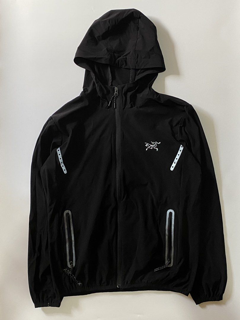 Arc’teryx Outdoor Workout Jacket (Category: Coats, Jackets and Outerwear) located in Manila. Submitted by finofindthisart (Listing ID 1467955183, Image 2). Description: Length 25 Width 21 Measured it by inches Issue: N/A This is a pre-loved/thrifted items and may show minor signs of issue due to its vintage nature. Kindly manage expectations. No refunds or exchanges will be accepted. 📍Pasay City DM for inquiries..