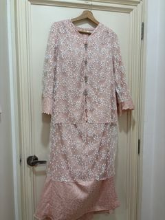 (Category: ) located in . Submitted by rosee.wardrobe (Listing ID 1468005189, Image 1). Description: .