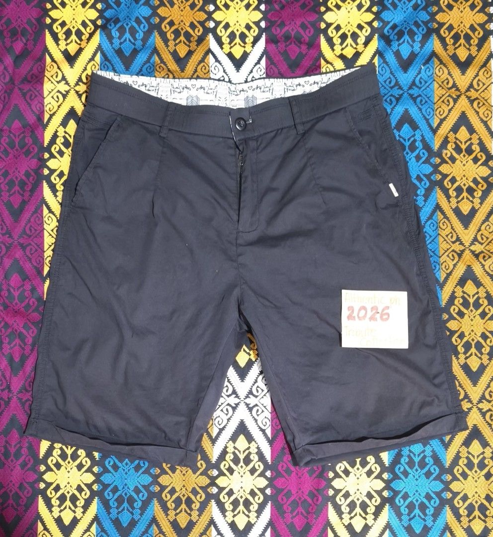 Aros Eeffort Black Casual Shorts (Category: Shorts) located in Pasig City. Submitted by althentic.ph (Listing ID 1467854008, Image 1). Description: SUPER SALE 👇👇👇 120 + JNT SF *AROS Walk Shorts Folded yung leg opening Black Size Medium Actual Measurements: Waist - 32" - 34" Length - 20.5" Hem - 9.5" Very Good Thrifted Condition 9/10 Scratch, last photo ✔Tags are available upon request, can be sent thru PM ✔fix price ✔payment first policy thru 