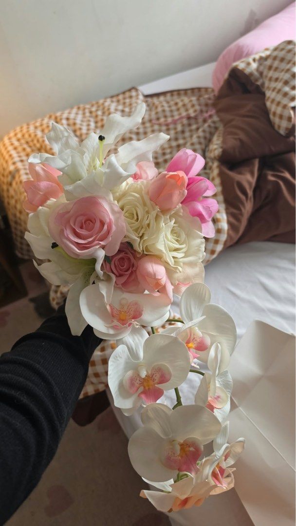 Artificial/Faux Bridal Boquet (Category: Flowers & Bouquets) located in Quezon City. Submitted by abcdelijah (Listing ID 1467905299, Image 2). Description: Original Price 5,500 Selling for 2,000 FIX PRICE Used in civil wedding Issue: missing ribbon in handle.