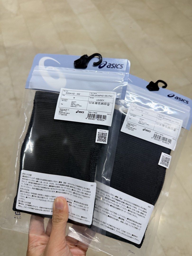 ASICS ELBOW PADS (MEDIUM) (Category: Other Sports Equipment and Supplies) located in Manila. Submitted by nellakyotie (Listing ID 1468009404, Image 2). Description: orig brand new asics elbow pads (never been used).