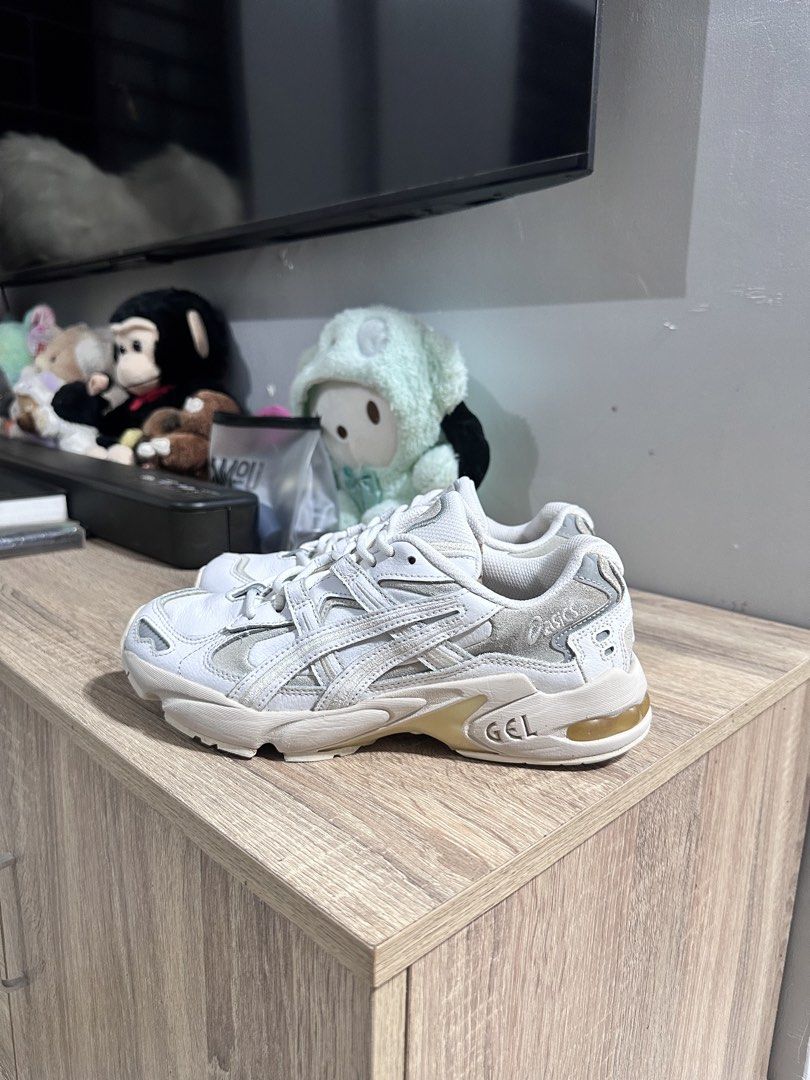 Asics Gel Kayano 5 (Category: Sneakers) located in Manila. Submitted by nilodanzcuadra (Listing ID 1468006115, Image 3). Description: Size 7.5 womens 38 eur Like new Loc: north caloocan.