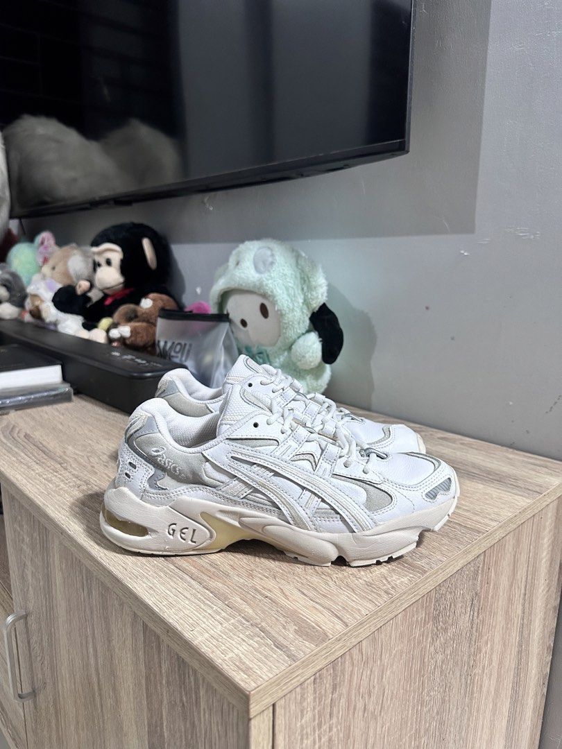 Asics Gel Kayano 5 (Category: Sneakers) located in Manila. Submitted by nilodanzcuadra (Listing ID 1468006115, Image 1). Description: Size 7.5 womens 38 eur Like new Loc: north caloocan.