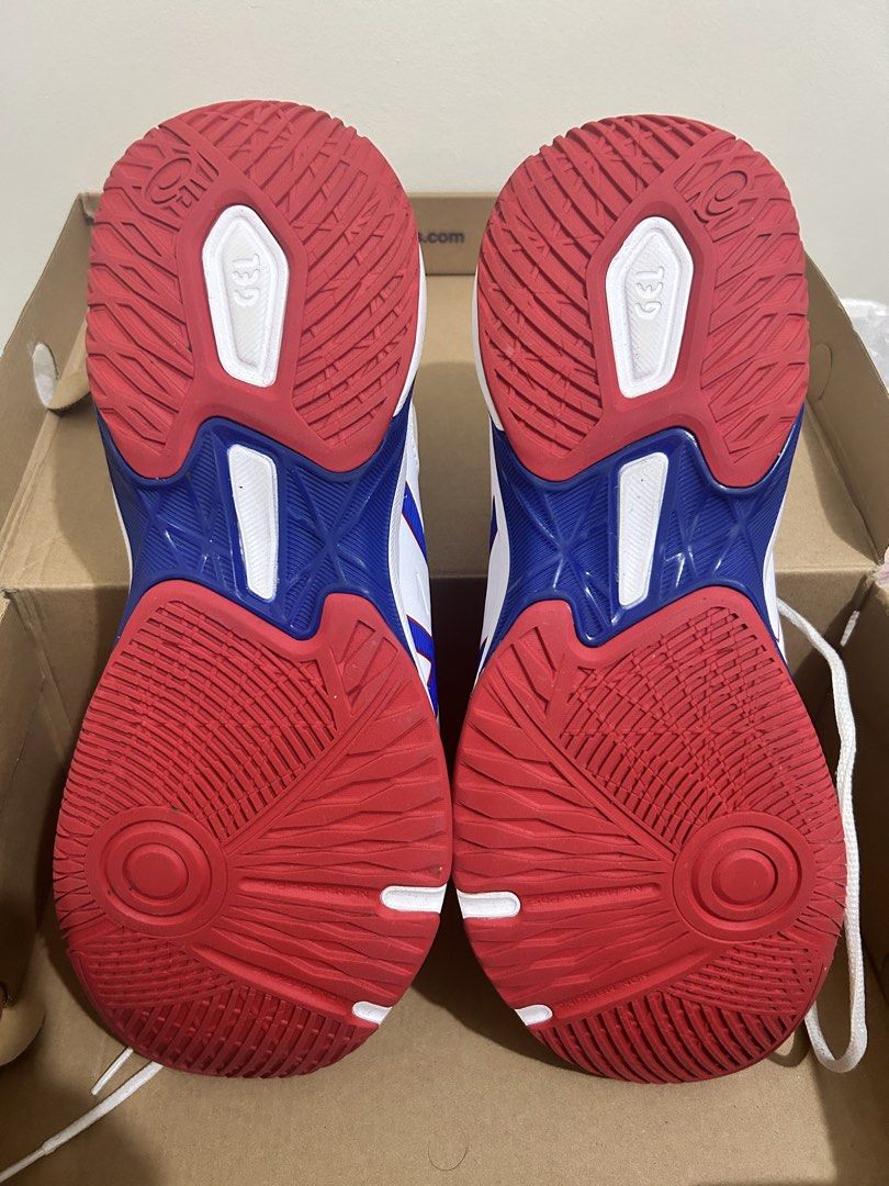 Asics Gel Rocket 11 Badminton Shoes (Category: Sneakers) located in Quezon City. Submitted by she-ann (Listing ID 1468006703, Image 3). Description: Authentic Asics Gel Rocket 11 for Men Badminton shoes Size 29cm With box White and Blue Used but not abused Used sa court lang RFS: Upgraded shoes.