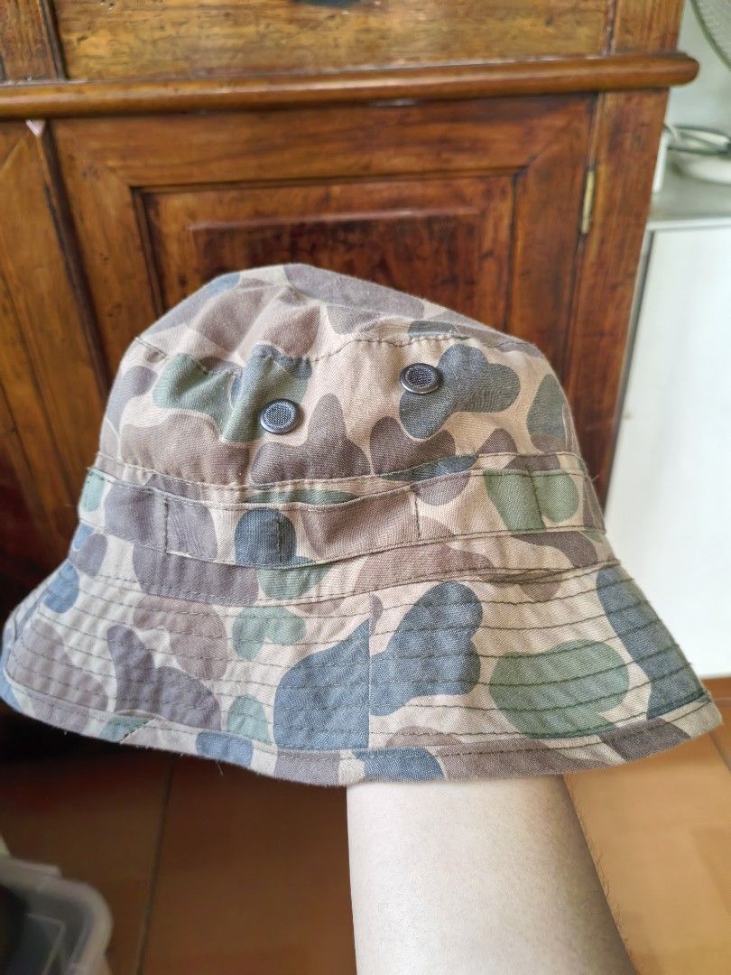 Australian Auscam Camo Bucket Hat (Category: Caps & Hats) located in Navotas City. Submitted by zvz719 (Listing ID 1467899749, Image 1). Description: Non-military model but is in good condition. Tag is cut off but approx size is 58 cm or 7 1/4 in based on fitting..