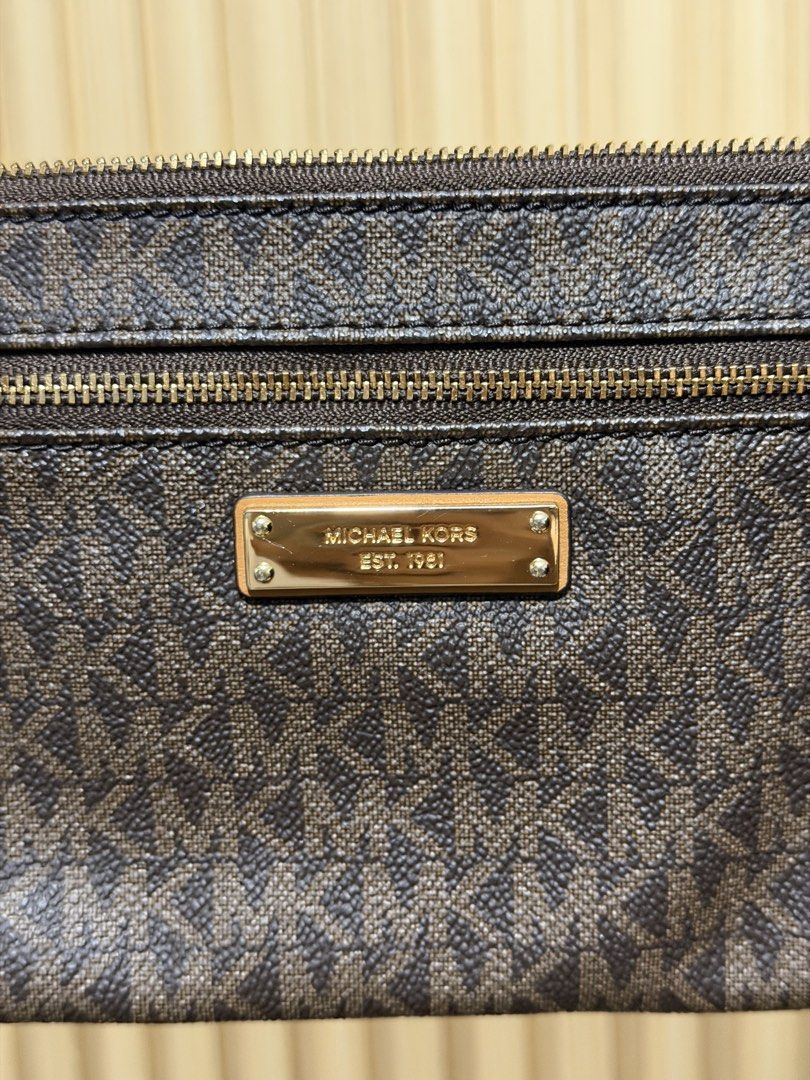 Auth Michael Kors Kili (Category: Luxury Bags & Wallets) located in Lagawe. Submitted by kai_selections (Listing ID 1467978406, Image 2). Description: like new condition no flaws free shipping.