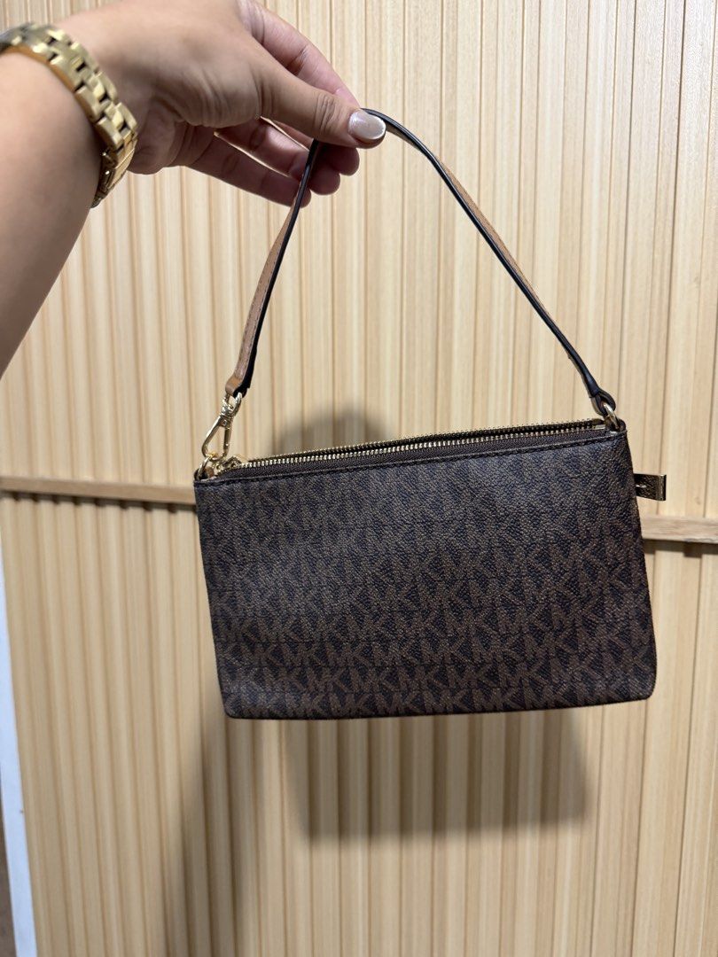 Auth Michael Kors Kili (Category: Luxury Bags & Wallets) located in Lagawe. Submitted by kai_selections (Listing ID 1467978406, Image 3). Description: like new condition no flaws free shipping.