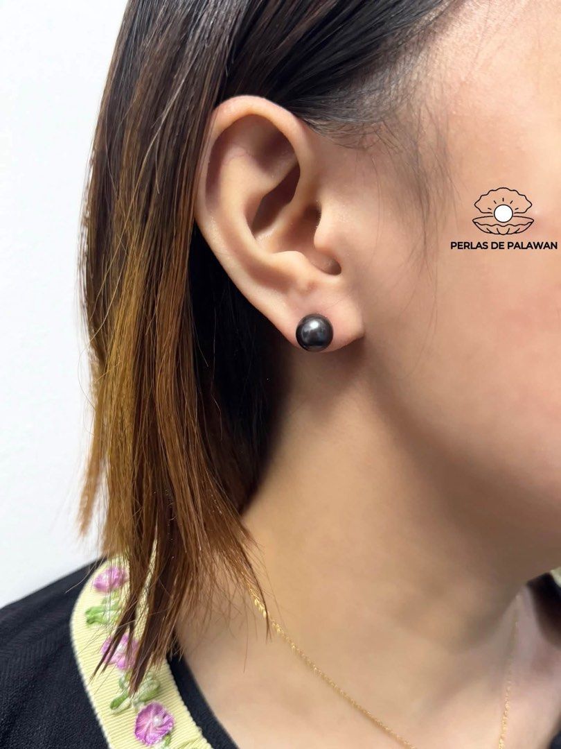 Authentic 9-10mm Black Round Freshwater Pearl Stud Earrings (Category: Earrings) located in Manila. Submitted by perlasdepalawan (Listing ID 1467925970, Image 2). Description: 100% REAL FRESHWATER PEARL ✔️ 100% Real/Authentic Freshwater Pearl 💯 ✔️ High Quality Pearl ✔️ Philippines Pearl 🇵🇭 ✔️ made in Palawan, Philippines 🇵🇭 Like and Follow us on FB & IG for more ✨ FB: perlasdepalawanofficial IG: perlasdepalawan.