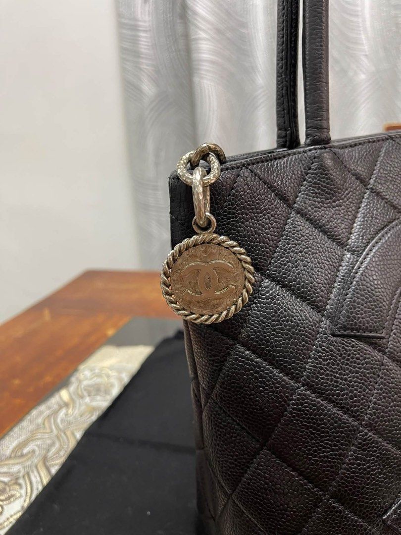 Authentic Chanel Medallion (Category: Luxury Bags & Wallets) located in Quezon City. Submitted by jhaediah (Listing ID 1467919090, Image 3). Description: With dustbag and authenticity card Original.
