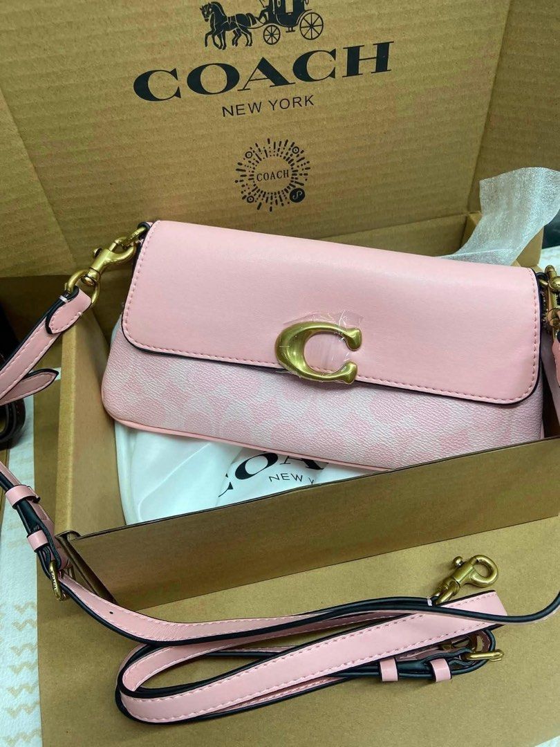 🇺🇸AUTHENTIC COACH SLING BAG🇺🇸 (Category: Shoulder Bags) located in Manila. Submitted by rmcs.luxwatches (Listing ID 1468029859, Image 1). Description: .