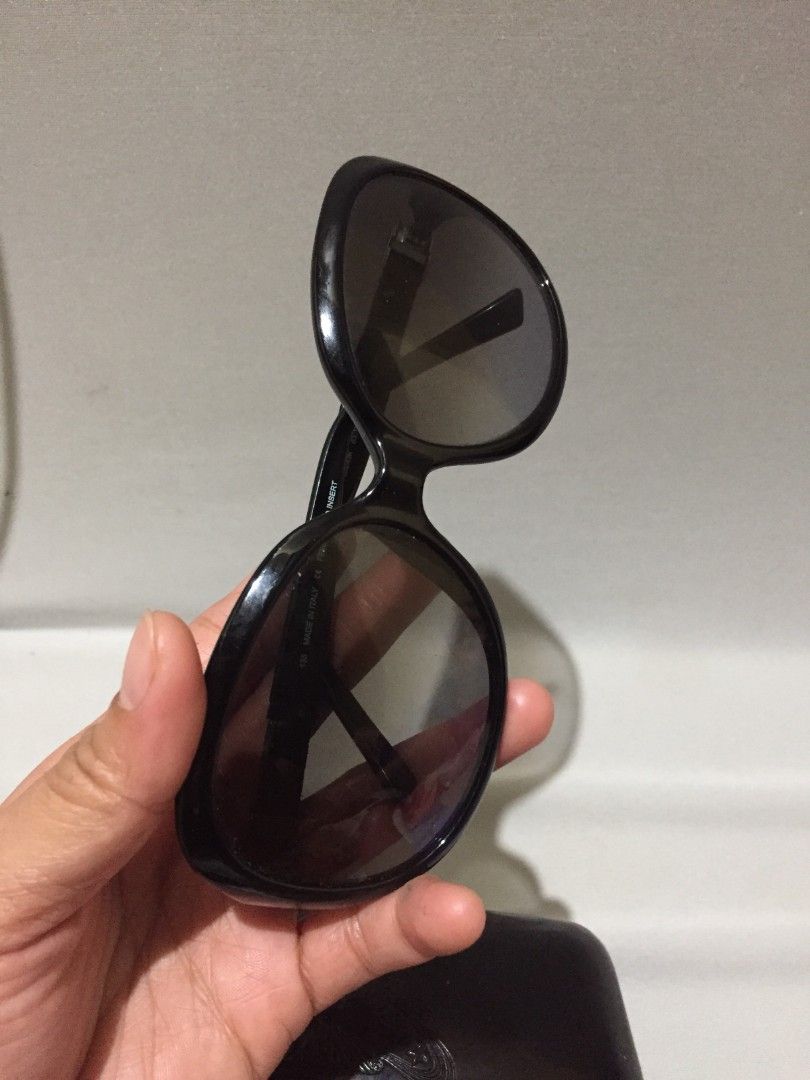 Authentic FENDI Sunglasses (Category: Sunglasses & Eyewear) located in Bulacan. Submitted by assorted.items (Listing ID 1468000472, Image 3). Description: FENDI FS5049K Spy Sunglasses - Authentic / Original - Black Authentic FENDI Sunglasses for Sale 💯 Model: FS5049K 63-16-001 135 Color: Shiny Black / Gradient Grey Lens Made in Italy Condition: 8/10 - Preloved, no major scratches on lens. Leather detail shows sign of usage (see photos). Hinges w
