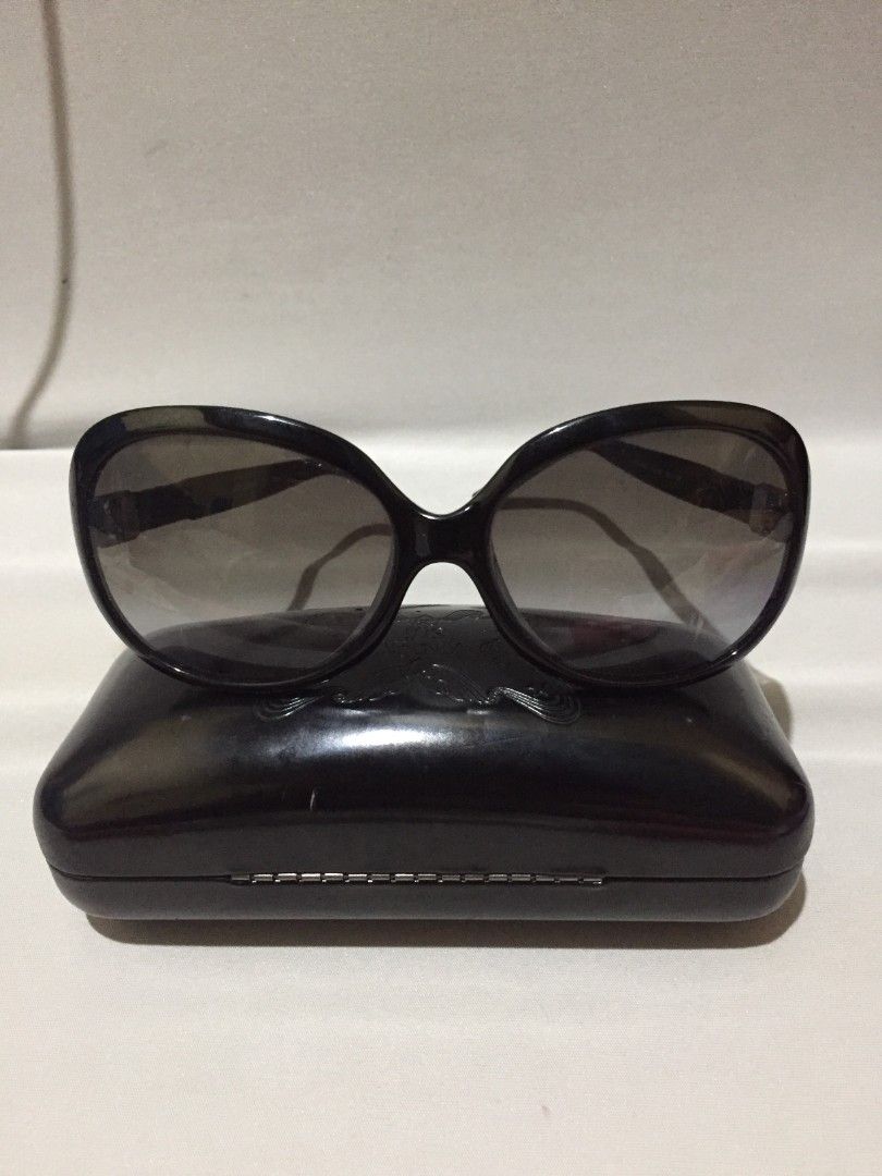 Authentic FENDI Sunglasses (Category: Sunglasses & Eyewear) located in Bulacan. Submitted by assorted.items (Listing ID 1468000472, Image 1). Description: FENDI FS5049K Spy Sunglasses - Authentic / Original - Black Authentic FENDI Sunglasses for Sale 💯 Model: FS5049K 63-16-001 135 Color: Shiny Black / Gradient Grey Lens Made in Italy Condition: 8/10 - Preloved, no major scratches on lens. Leather detail shows sign of usage (see photos). Hinges w