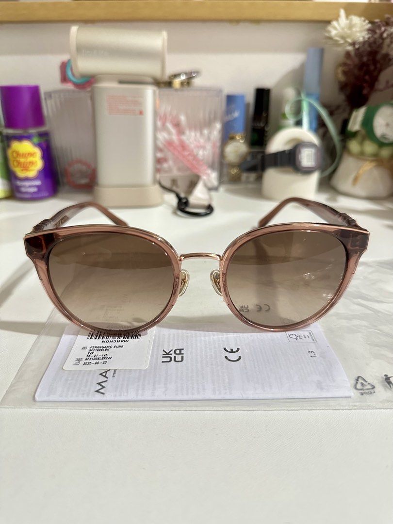 Authentic Ferragamo Sunglasses (Category: Sunglasses & Eyewear) located in Quezon City. Submitted by nej_20 (Listing ID 1467841276, Image 1). Description: Original Sunglasses 💯 Brandnew 💯 Fixed Price ‼️ It comes in a ziplock bag with a leaflet included. What you see is what you get. 📍 Quezon City.