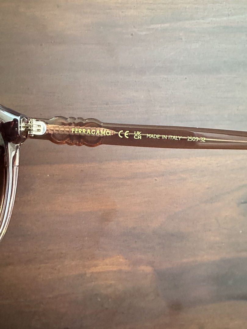 Authentic Ferragamo Sunglasses (Category: Sunglasses & Eyewear) located in Quezon City. Submitted by nej_20 (Listing ID 1467841276, Image 2). Description: Original Sunglasses 💯 Brandnew 💯 Fixed Price ‼️ It comes in a ziplock bag with a leaflet included. What you see is what you get. 📍 Quezon City.