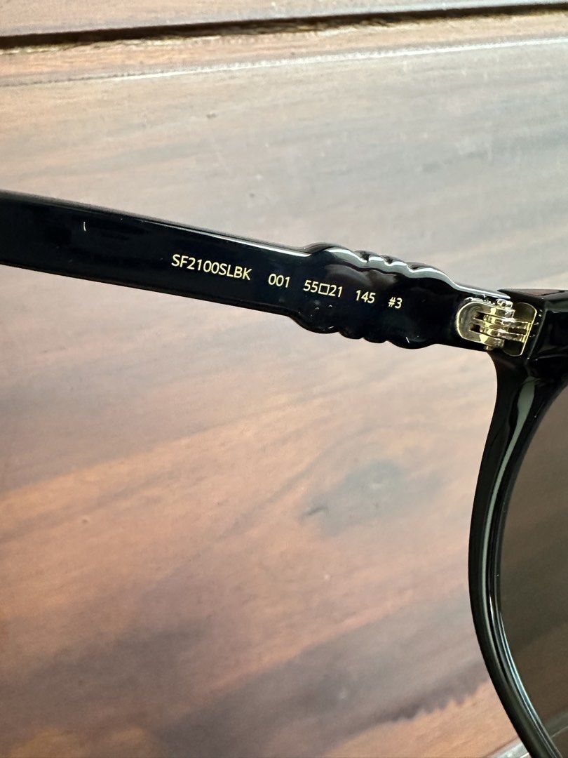 Authentic Ferragamo Sunglasses (Category: Sunglasses & Eyewear) located in Quezon City. Submitted by nej_20 (Listing ID 1467841477, Image 3). Description: Original Sunglasses 💯 Brandnew 💯 Fixed Price ‼️ It comes in a ziplock bag with a leaflet included. What you see is what you get. 📍 Quezon City.