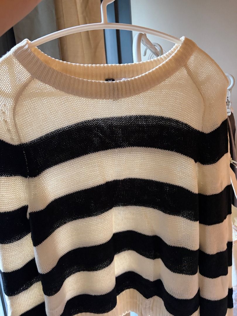AUTHENTIC H&M Knit Sweater Size XS (Category: Longsleeves) located in Antipolo. Submitted by renz_1 (Listing ID 1467985487, Image 1). Description: - Brand/Line: H&M Divided - Style: Black & white striped lightweight knit sweater - Details: Crew neckline, ribbed trim at collar and hem - Size: XS (fits true to size) - Condition: Minimal wear, excellent overall - Styling: Perfect to pair with denim or skirts.