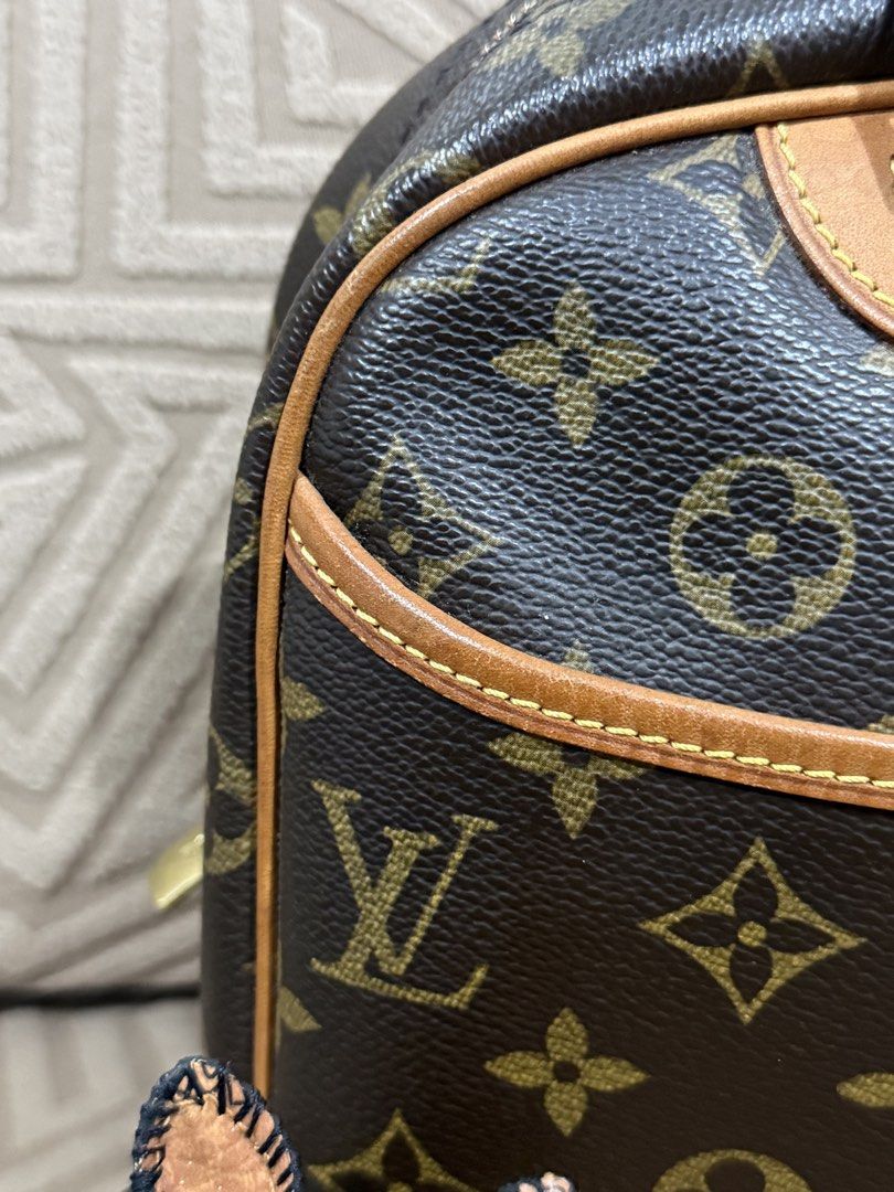 Authentic LV Trouville (Category: Purses & Pouches) located in Manila. Submitted by reg08 (Listing ID 1468053831, Image 3). Description: .