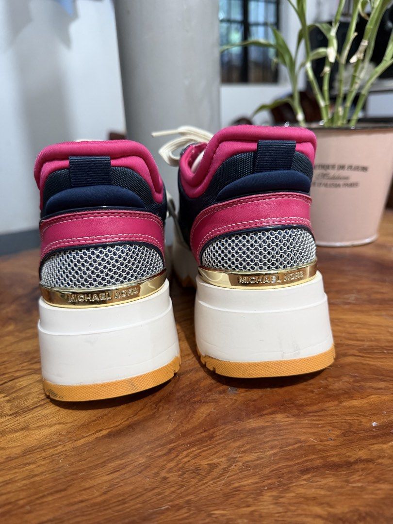 Authentic Michael Kors Rubber Shoes 37 euro size (Category: Sneakers & Footwear) located in Lagawe. Submitted by kai_selections (Listing ID 1467977950, Image 3). Description: Excellent condition New arrival from Japan box🇯🇵 pwede sa maarte 👌🏻.