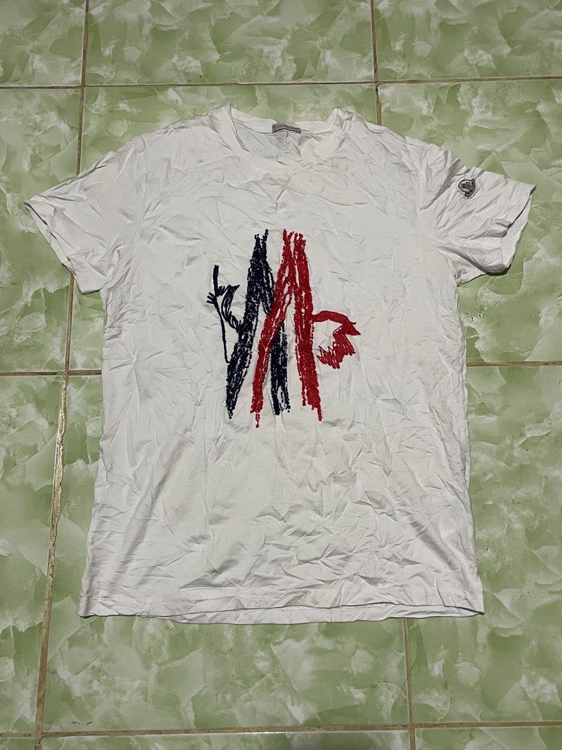 AUTHENTIC MONCLER CARPET TYPE BIGLOGOSHIRT (Category: Luxury Apparel) located in Cagayan de Oro. Submitted by patrickjam03829 (Listing ID 1467982293, Image 1). Description: size medium 20by27 need wash only.