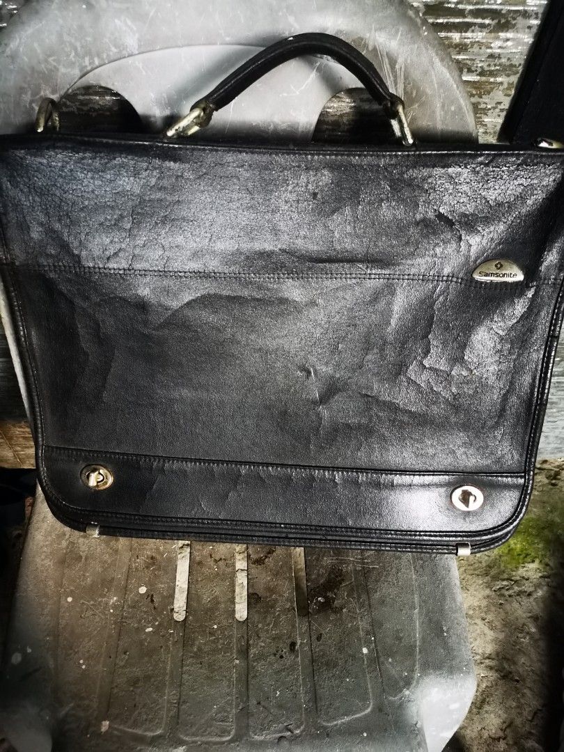 Authentic Samsonite Leather Briefcase (Category: Briefcases) located in Quezon City. Submitted by McGyver23 (Listing ID 1467926479, Image 1). Description: *Original /Authentic Samsonite Leather Briefcase *Lawyer's Briefcase *Vintage style *Needs TLC/Reconditioning *Wear and tear due to age *Shipping or delivery cost at buyer's expense *Shipping through Grab or lalamove *Gcash or Cash payment.