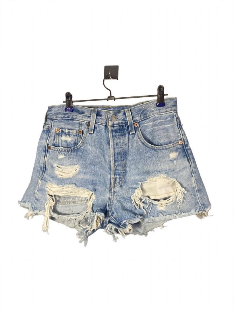 Authentic Women's Levi's Denim Short 501 (Category: Shorts) located in Taguig. Submitted by owlthrifty (Listing ID 1467904272, Image 1). Description: Waistline: 27 - 28 Good as new ✔️💯 No issue ✔️💯.