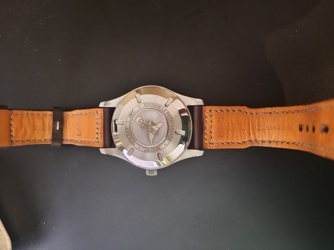 Automatic watch (Category: Men's Watches) located in Singapore. Submitted by scarface_91 (Listing ID 1467910885, Image 3). Description: good quality automatic watch, working well with no issues and no damages. just wear on the leather strap. price states authenticity. letting go at a good deal able to negotiate for quick deal and can deliver for small fee of $10 .