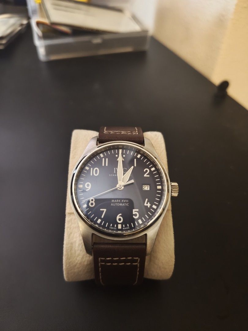 Automatic watch (Category: Men's Watches) located in Singapore. Submitted by scarface_91 (Listing ID 1467910885, Image 1). Description: good quality automatic watch, working well with no issues and no damages. just wear on the leather strap. price states authenticity. letting go at a good deal able to negotiate for quick deal and can deliver for small fee of $10 .