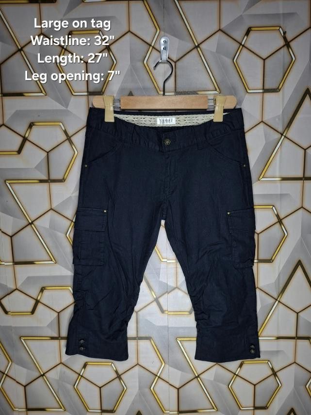 Axes Femme Cargo Capri Pants (Category: Jeans) located in Tagaytay City. Submitted by joyjavier1230 (Listing ID 1467912986, Image 1). Description: Axes Femme Cargo Capri Pants in excellent condition no issues 9.5/10 color rate large on tag waistline:32" length:27" leg opening:7" 280+shipping fee location: Tagaytay shipping via jnt MOP: gcash DM to purchase 📩📩📩.