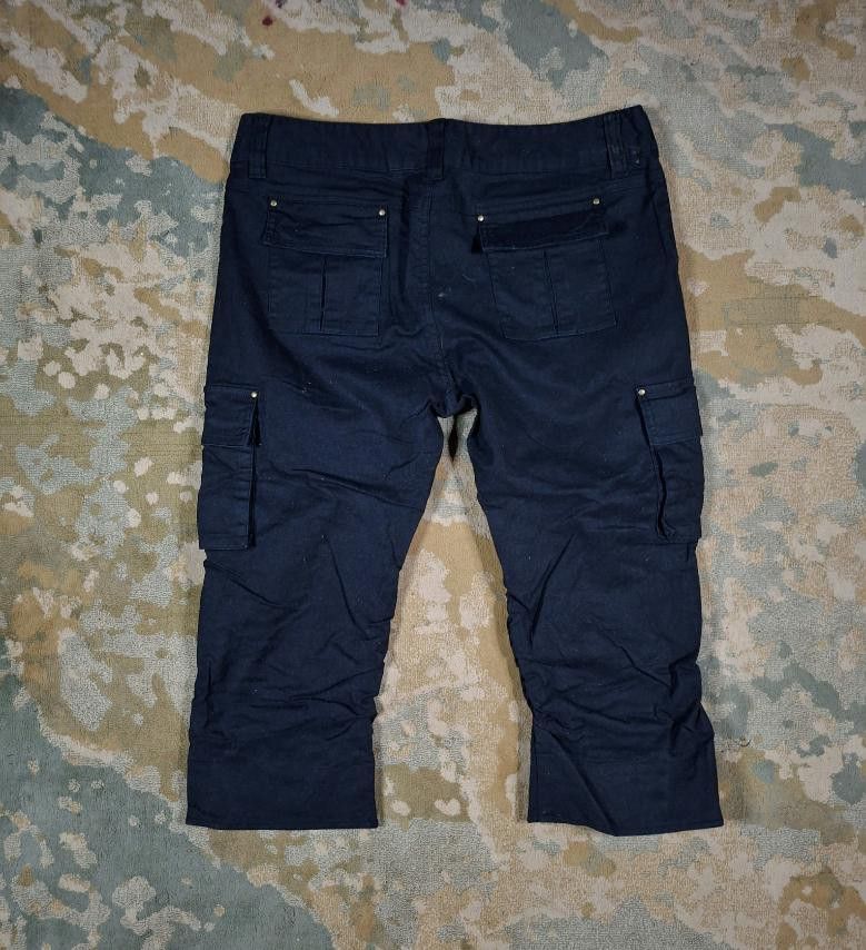 Axes Femme Cargo Capri Pants (Category: Jeans) located in Tagaytay City. Submitted by joyjavier1230 (Listing ID 1467912986, Image 3). Description: Axes Femme Cargo Capri Pants in excellent condition no issues 9.5/10 color rate large on tag waistline:32" length:27" leg opening:7" 280+shipping fee location: Tagaytay shipping via jnt MOP: gcash DM to purchase 📩📩📩.