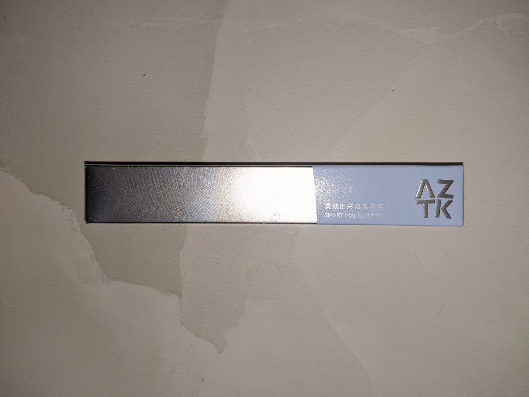 AZTK Dynamic Dual-End Multi-Use Pen W01 (Category: Makeup) located in Pasig City. Submitted by pottyhead.22 (Listing ID 1467937644, Image 1). Description: - 400 SRP, discounted price W01 Natural Nude Apricot – A neutral, earthy shade for a subtle, natural enhancement. 🌸 AZTK Dynamic Dual-End Multi-Use Pen Key Features ✨ Double-ended design for versatile use—perfect for highlighting and defining with precision. 💎 Smooth, long-lasting formula tha