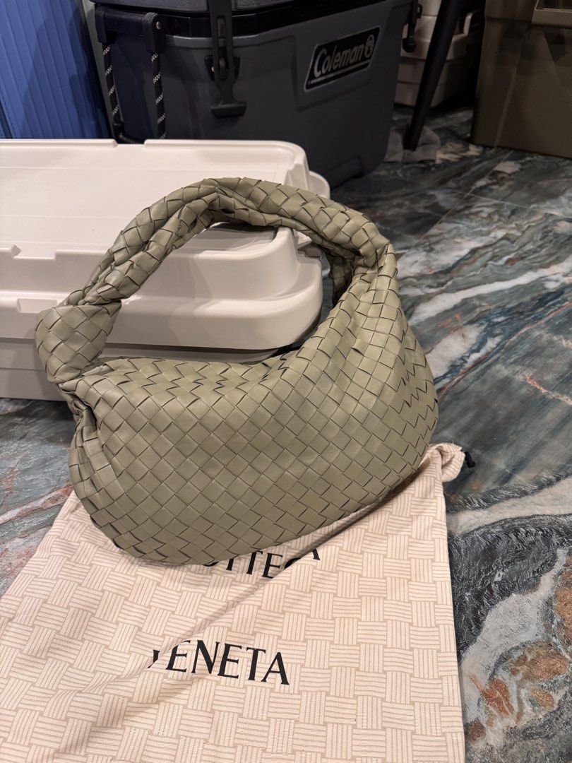 B V JODIE MEDIUM (Category: Shoulder Bags) located in Makati City. Submitted by at68studios (Listing ID 1468030661, Image 1). Description: .