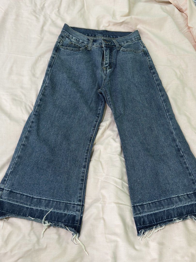 Baggy Jeana (Category: Jeans) located in Quezon City. Submitted by pinkpreloved08 (Listing ID 1467872485, Image 1). Description: Fits 26-27 HW.