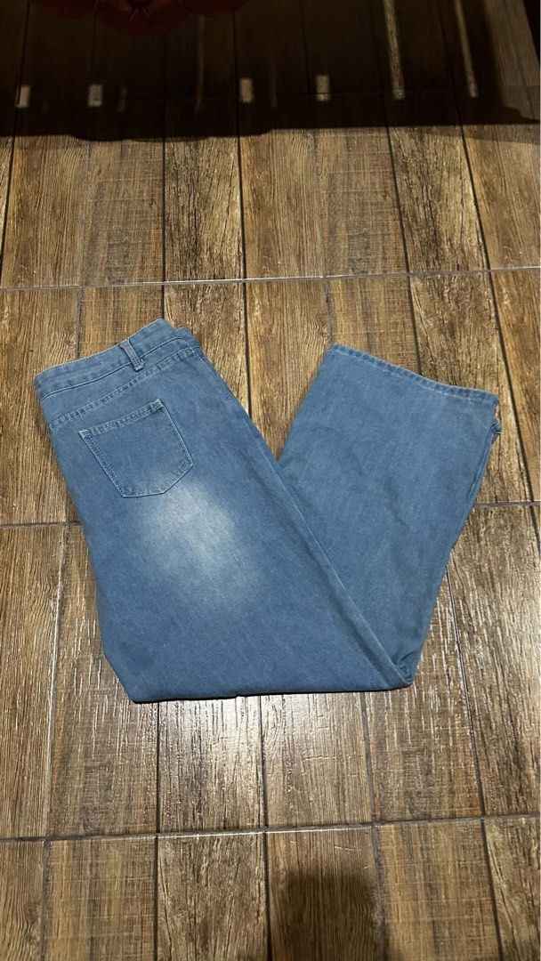 BAGGY PANTS (Category: Jeans) located in Manila. Submitted by urban-vintage_2 (Listing ID 1467855302, Image 2). Description: ISSUE: NONE (NEED WASH) MOP :GCASH (NO COD) SHIP VIA: LALAMOVE & J&T LOCATION: PASIG CITY LENGTH: 40 HEM : 10 WIDTH :36 .