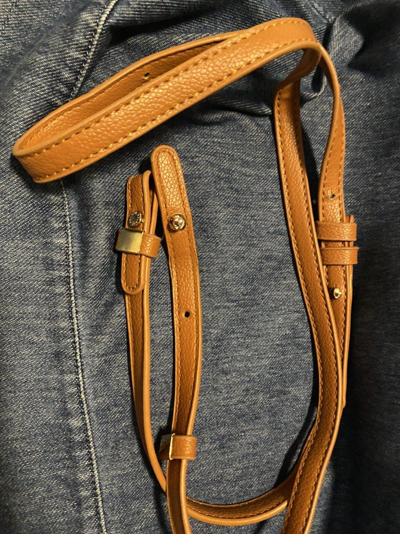 Bags (Category: Luxury Bags & Wallets) located in Marikina City. Submitted by truewind_afa53f (Listing ID 1467926024, Image 3). Description: Calf leather Hand bag / sling bag Price nego.