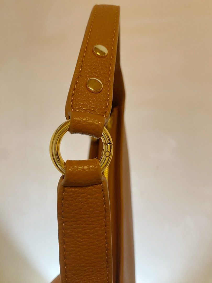 Bags (Category: Luxury Bags & Wallets) located in Marikina City. Submitted by truewind_afa53f (Listing ID 1467927079, Image 3). Description: JW Pei Hand bag Bought in USA 15k original price Genuine leather.