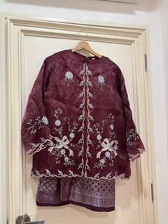 (Category: ) located in . Submitted by rosee.wardrobe (Listing ID 1468005586, Image 1). Description: .