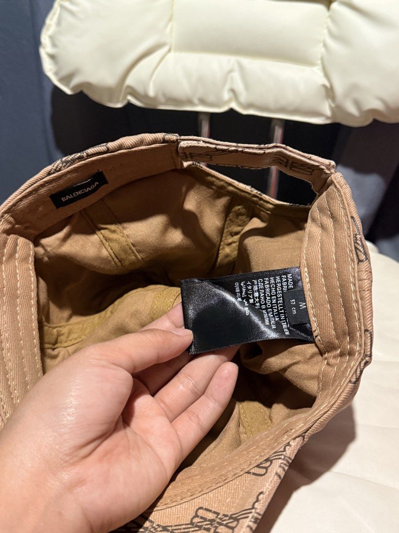 Balenciaga (Category: Caps & Hats) located in Baguio. Submitted by mardimercredi14 (Listing ID 1467956400, Image 3). Description: 🔥 Balenciaga Condition: excellent Color Rate: 10 ❌ none.