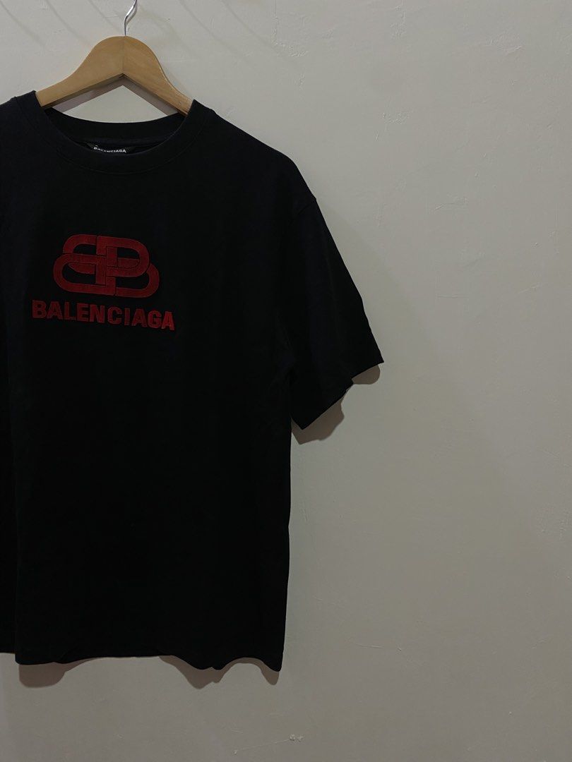 Balenciaga (Category: Activewear) located in Bacolod City. Submitted by all.around_929 (Listing ID 1467963132, Image 3). Description: Balenciaga Flawless No issue 9.6/10 colorate location:Bacolod City Negros Occidental Shipping Nation Wide Via J&T.