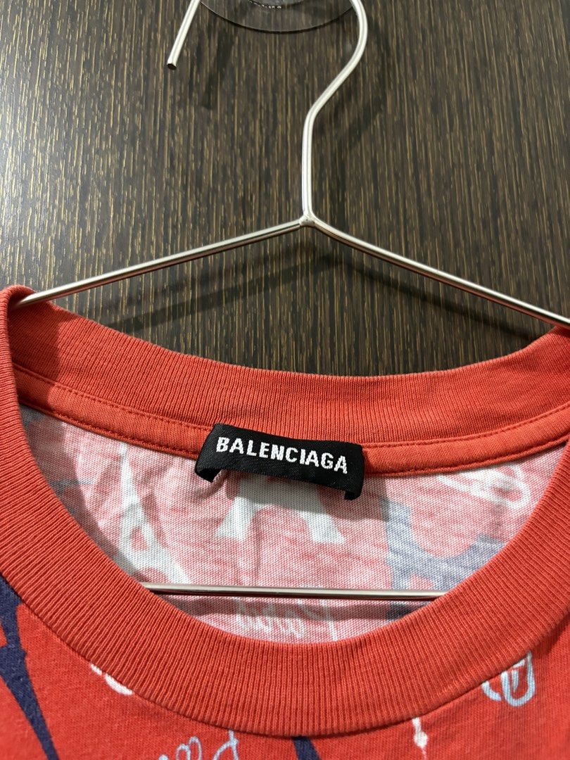 BALENCIAGA 2020 EIFFEL TOWER SHIRT (Category: Babies & Kids Fashion) located in Naga. Submitted by sislovesme (Listing ID 1467989443, Image 3). Description: •IN GOOD CONDITION •AUTHENTIC •SIZE 6 ON TAG •W 14.5 INCHES •L 17 INCHES.