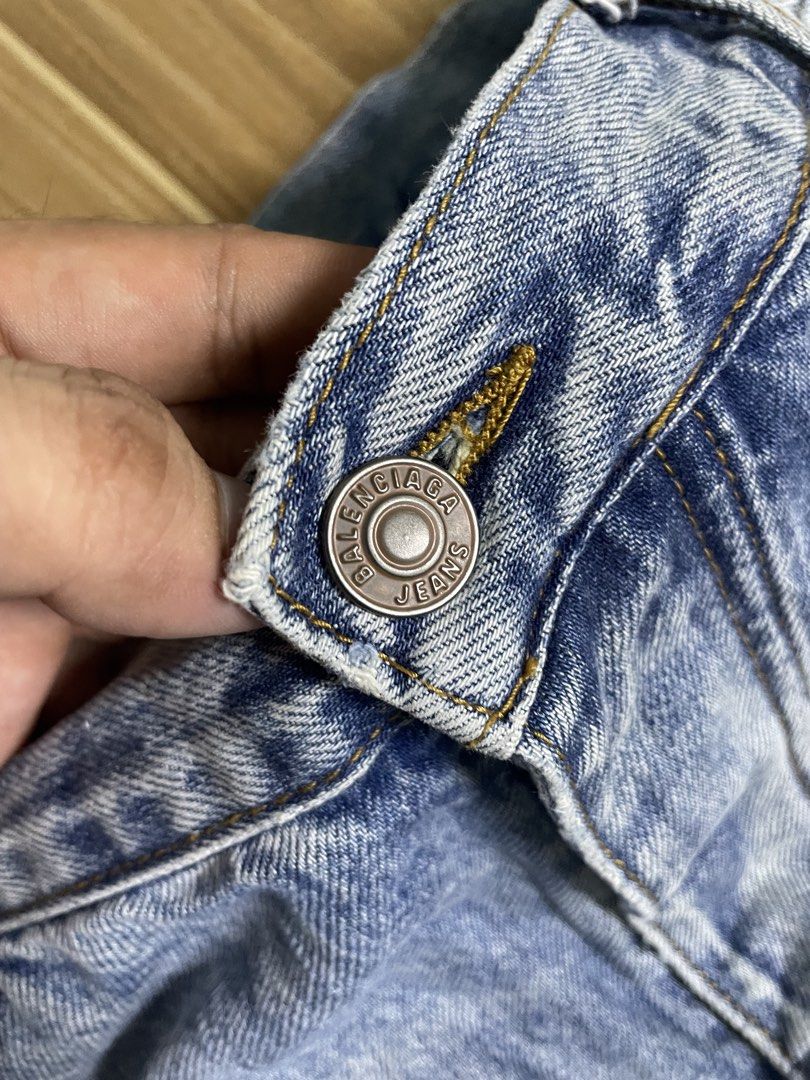 Balenciaga Baggy Pants (Category: Luxury Apparel) located in Naga. Submitted by black-market00 (Listing ID 1468005225, Image 3). Description: Waist 36 38 Length 45 Leg opening 11 Minimal stain .